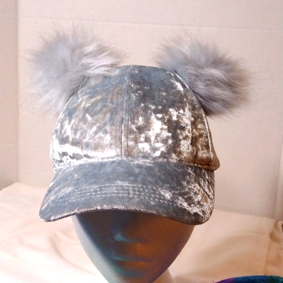 Crushed velvet baseball cap with 2 faux fur pom poms - Picture 1 of 5